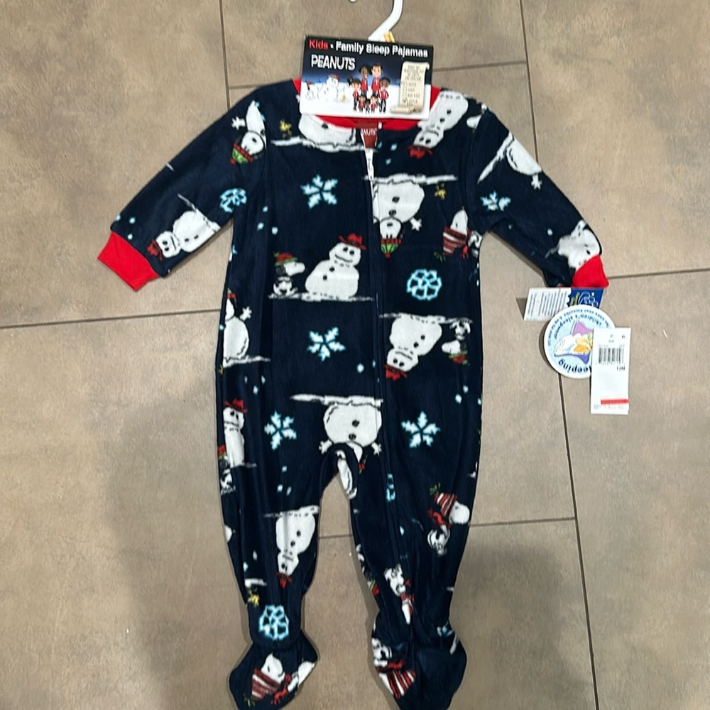 NWT PEANUTS LITTKE KIDS HOLIDAY PJS